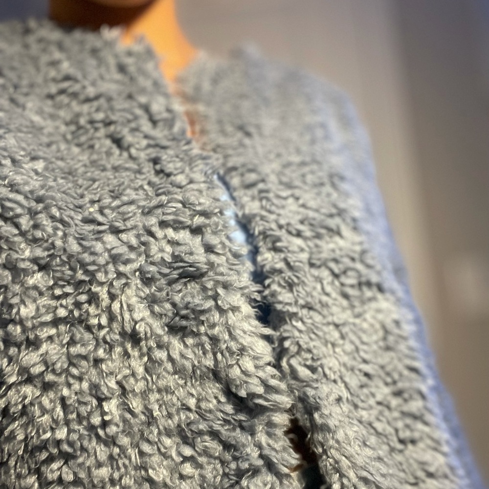 selling this cute sweater like think :))